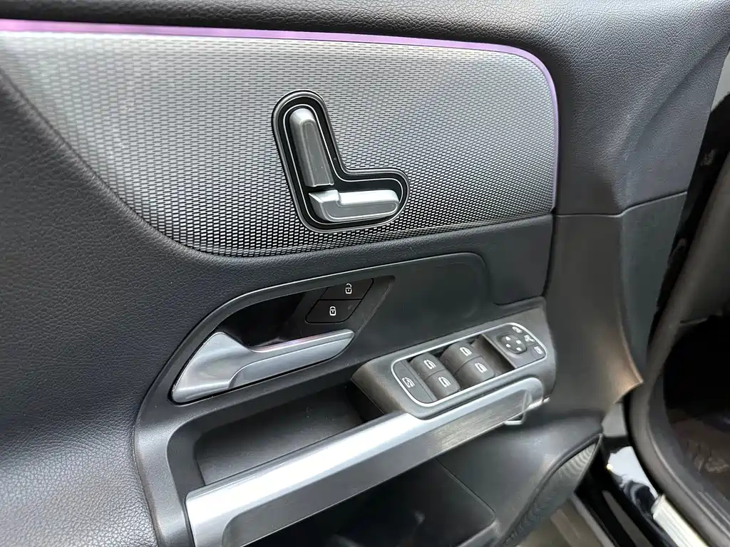 MERCEDES BENZ GLB 2021