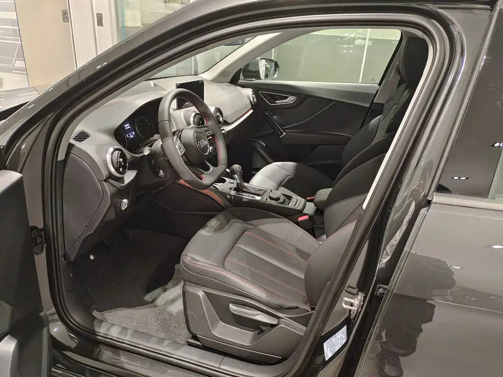AUDI Q2L 2024