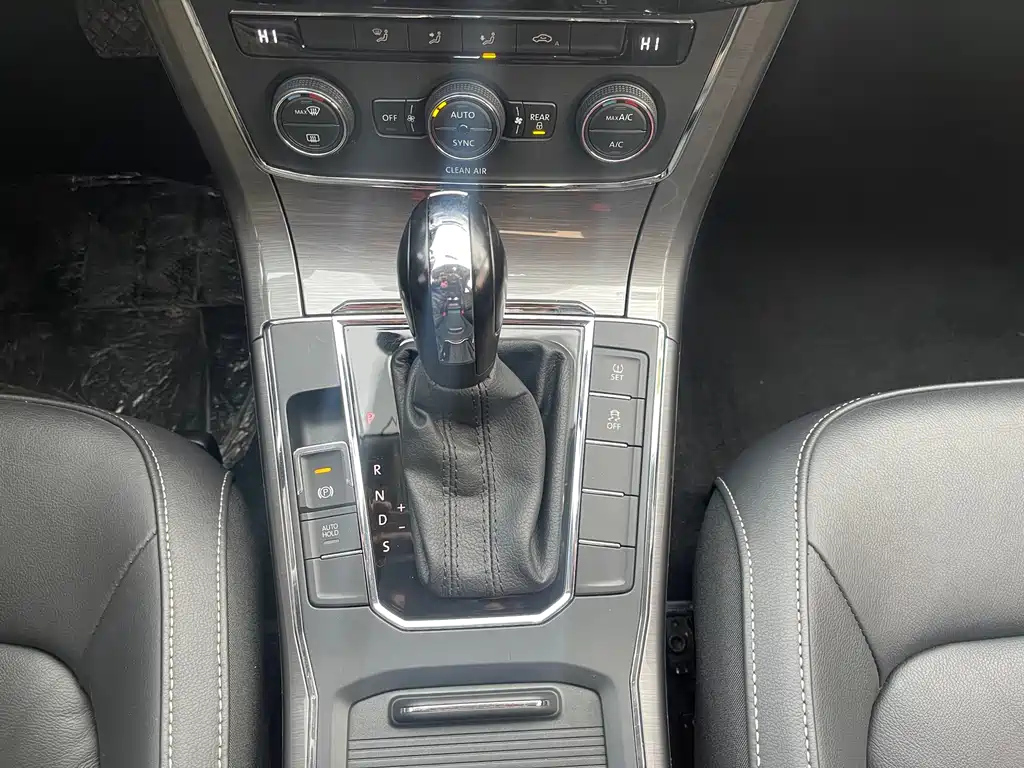 VOLKSWAGEN PASSAT 2017