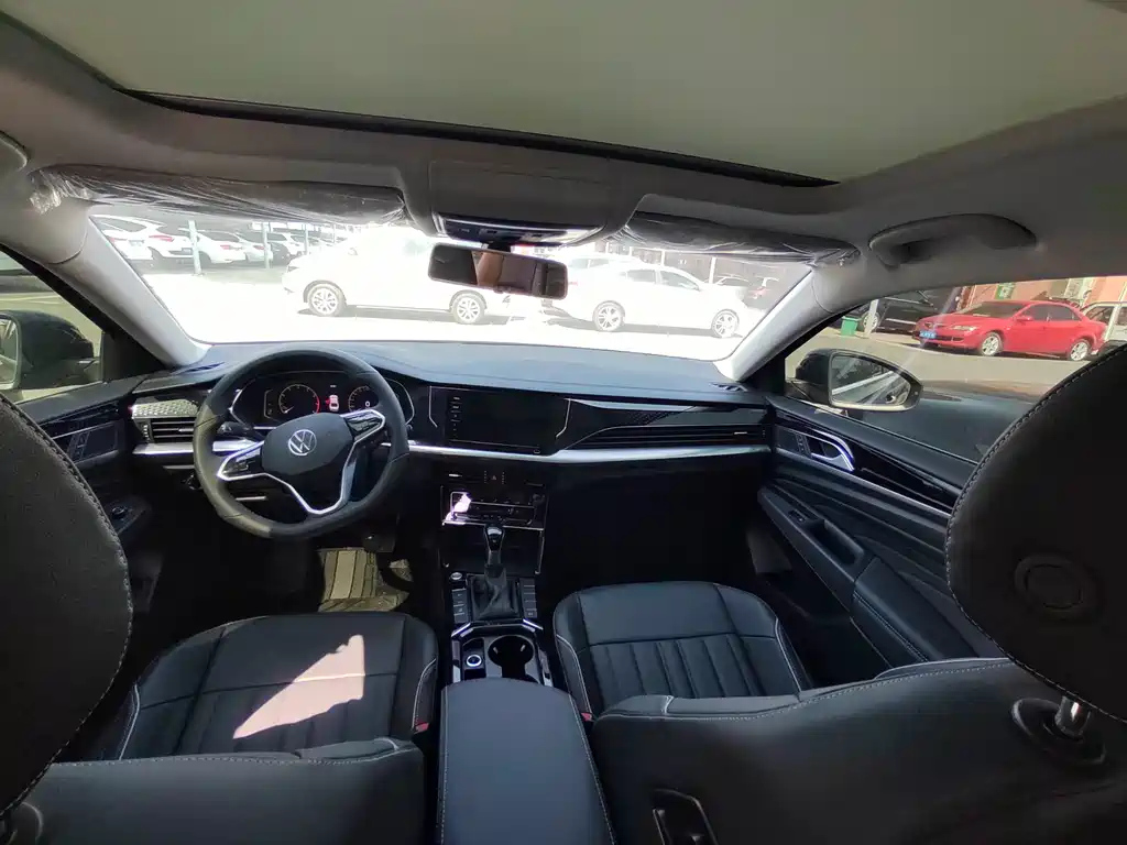 VOLKSWAGEN PASSAT 2023