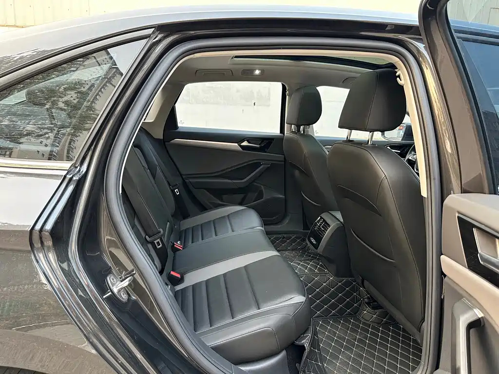 VOLKSWAGEN SAGITAR 2022