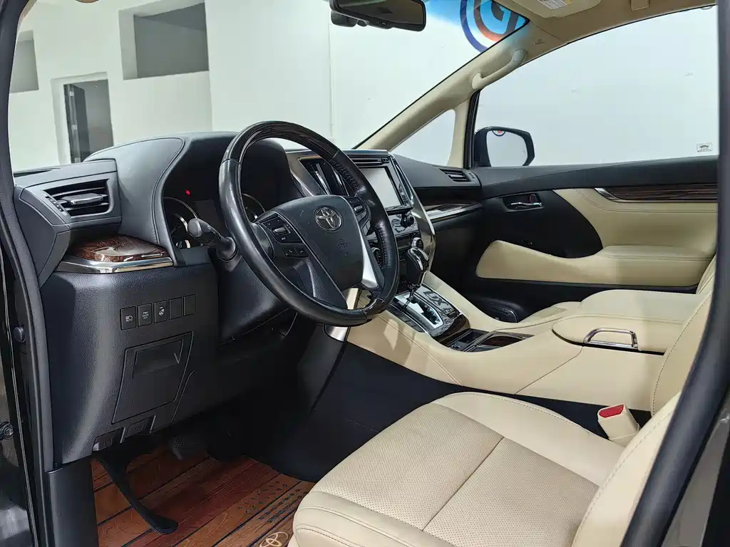 TOYOTA ALPHARD 2018