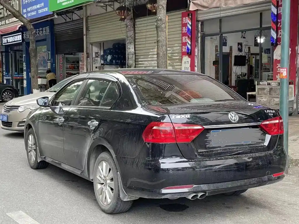 VOLKSWAGEN LAVIDA 2015