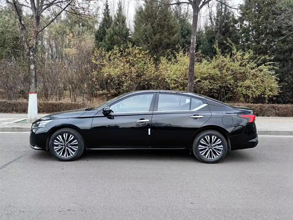 NISSAN TEANA 2023