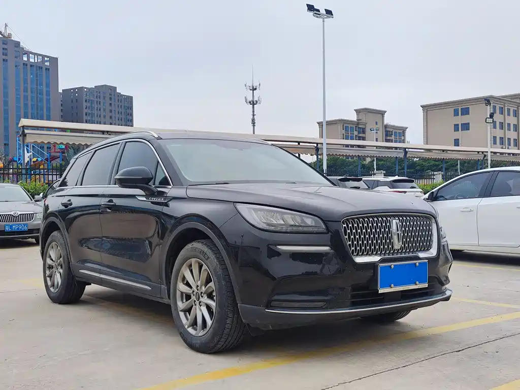 LINCOLN ADVENTURER 2020