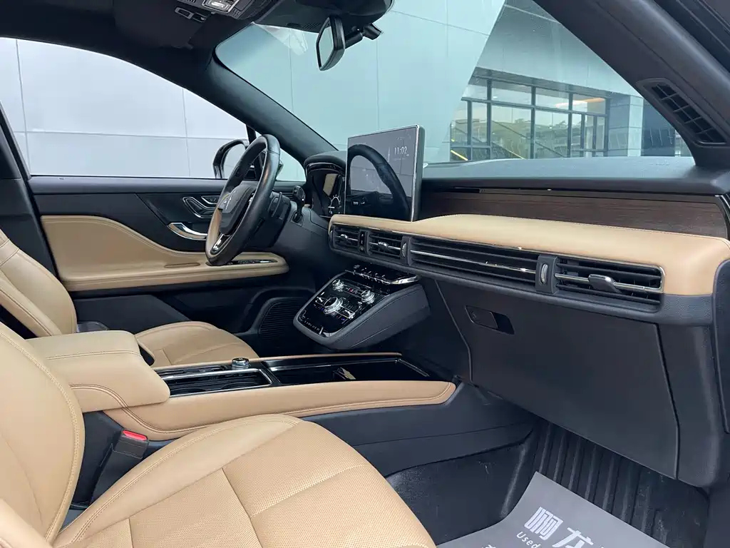 LINCOLN ADVENTURER 2021