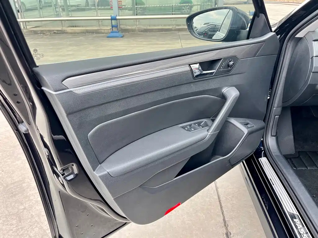 VOLKSWAGEN PASSAT 2017