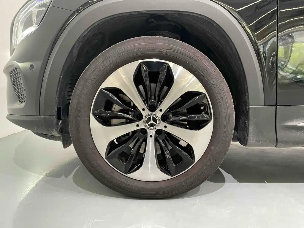 MERCEDES BENZ GLB 2023