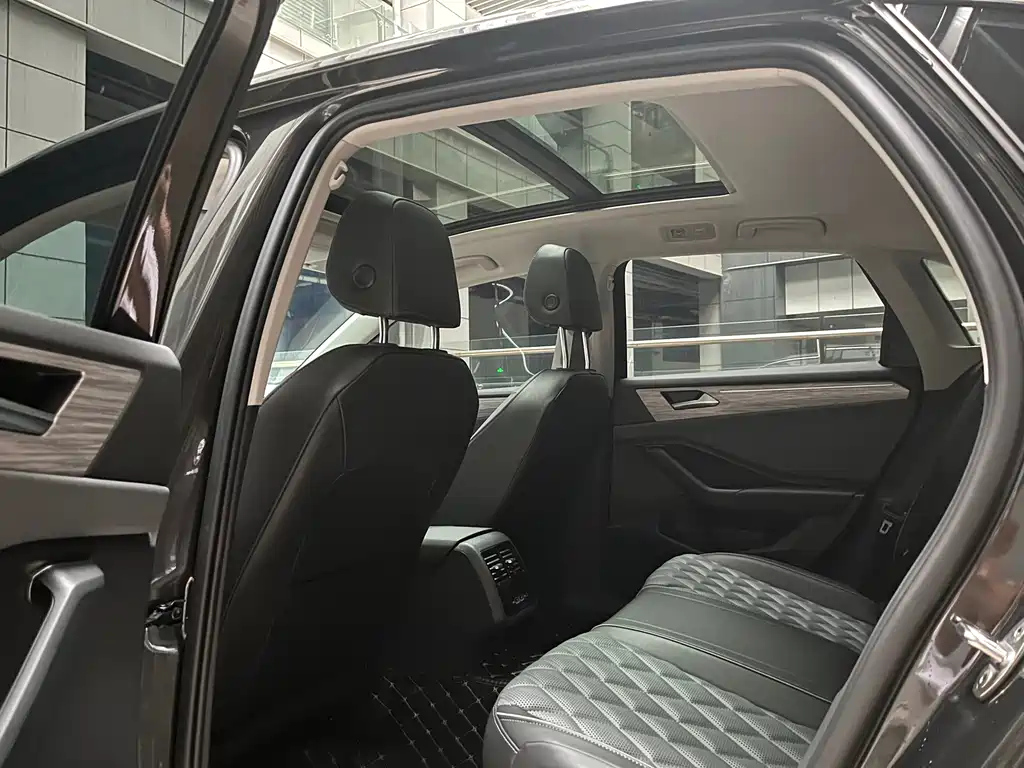 VOLKSWAGEN SAGITAR 2023