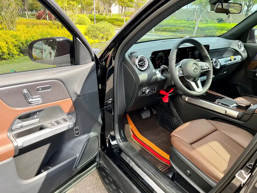 MERCEDES BENZ GLB 2023