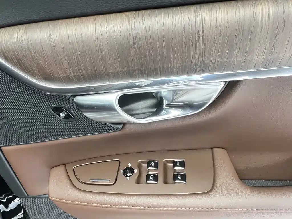 VOLVO S90 2023