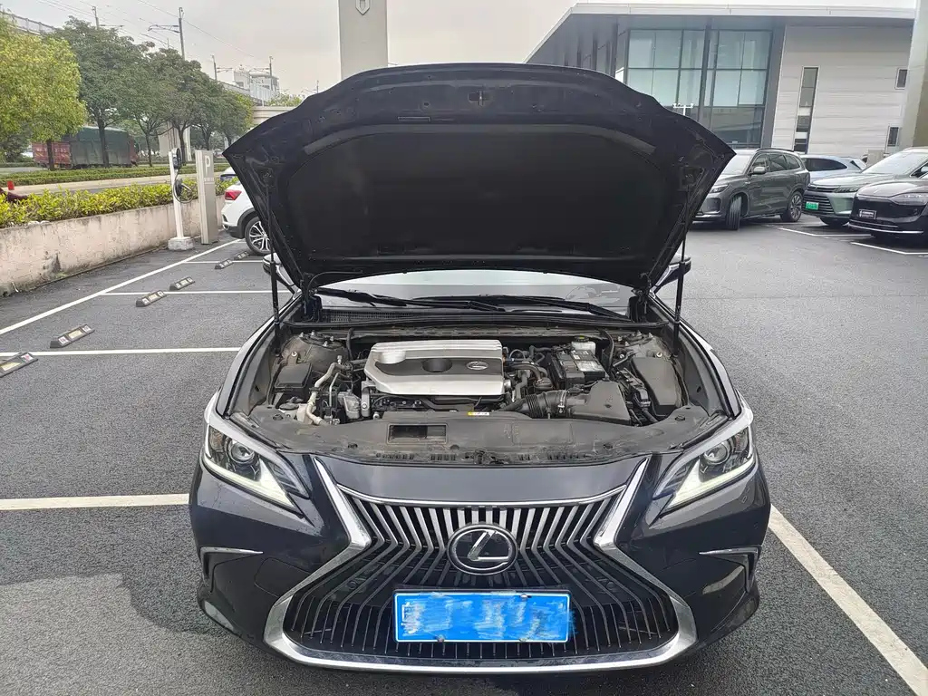 LEXUS ES 2020