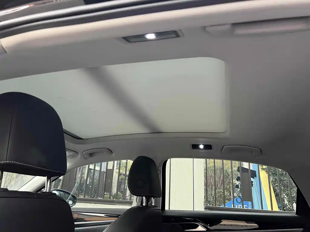 VOLKSWAGEN PASSAT 2022