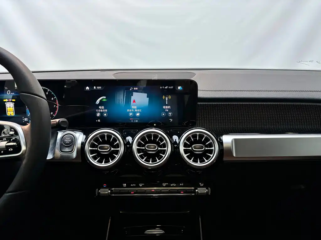 MERCEDES BENZ GLB 2023