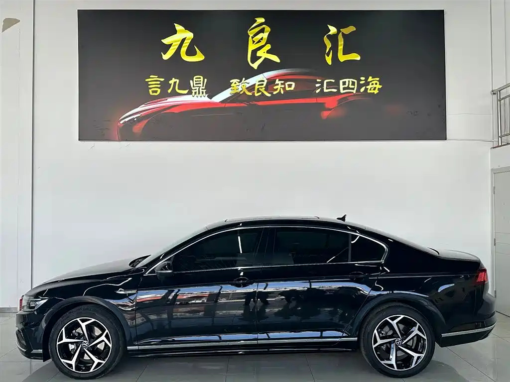 VOLKSWAGEN MAGOTAN 2023