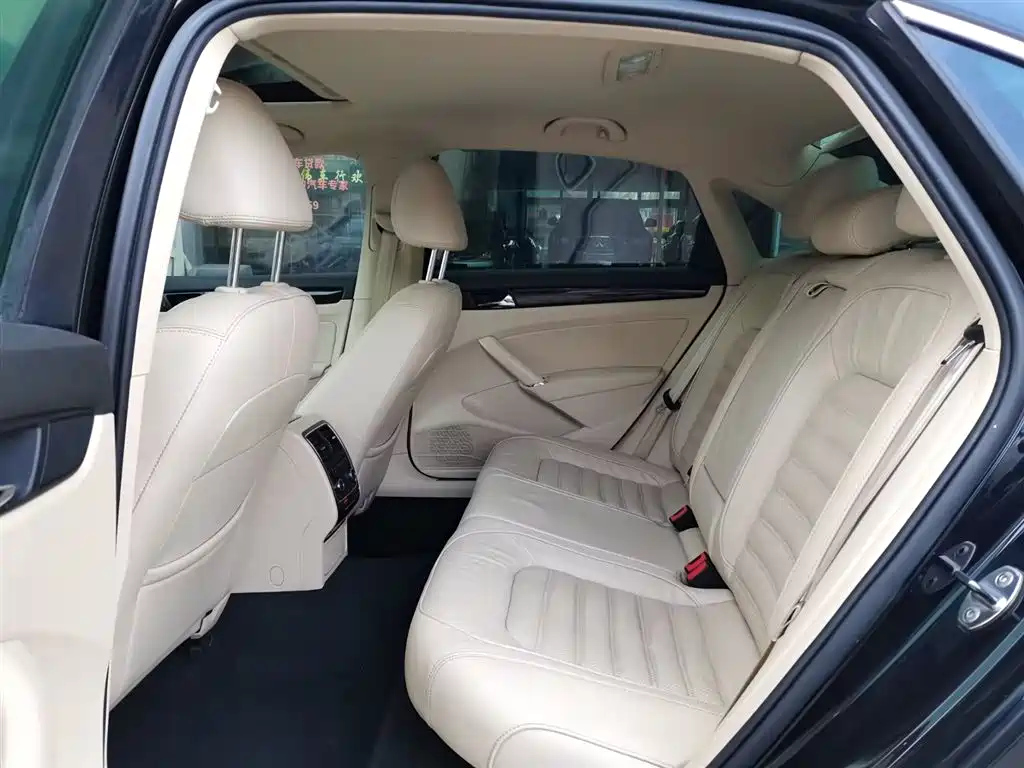 VOLKSWAGEN PASSAT 2014
