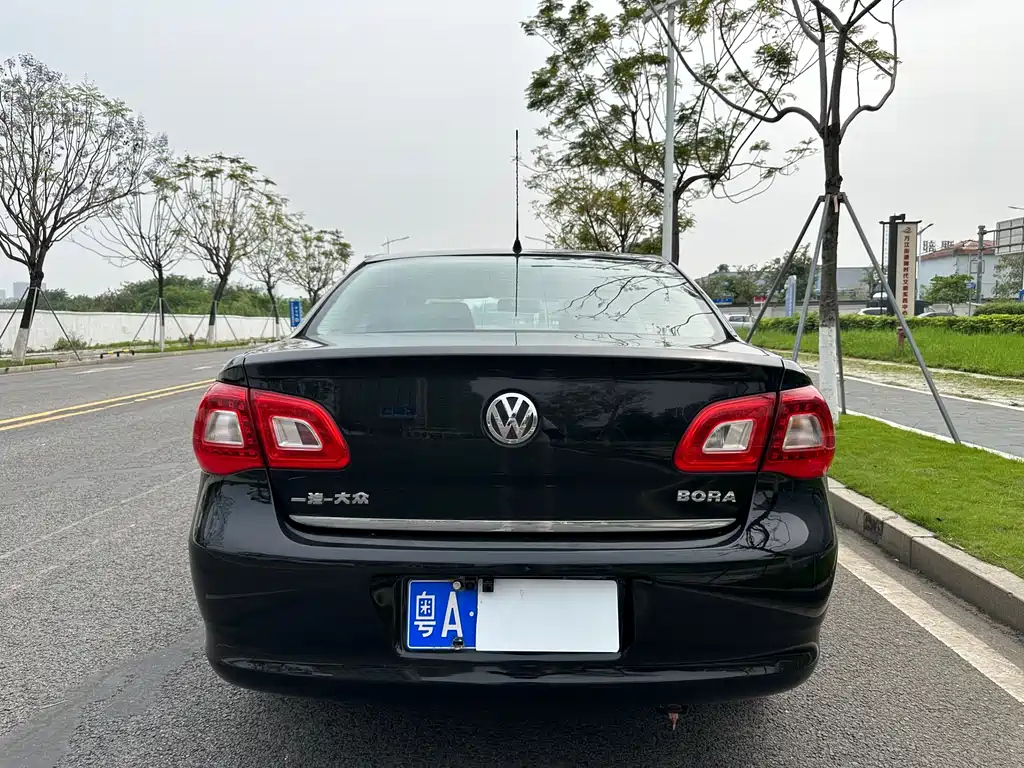 VOLKSWAGEN BORA 2010