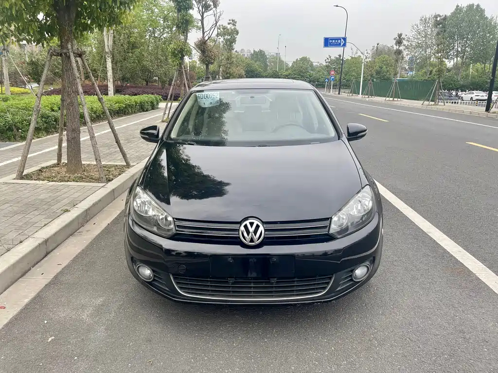 VOLKSWAGEN GOLF 2010