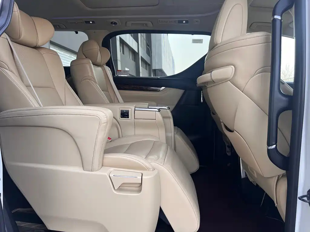 TOYOTA ALPHARD 2018