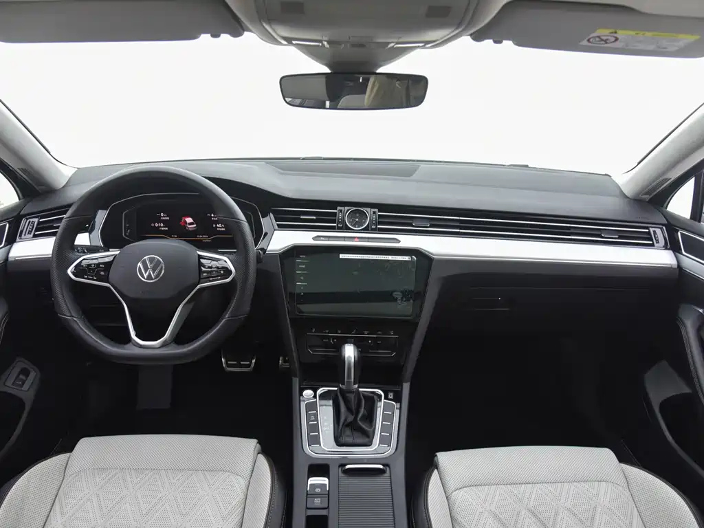 VOLKSWAGEN MAGOTAN 2023