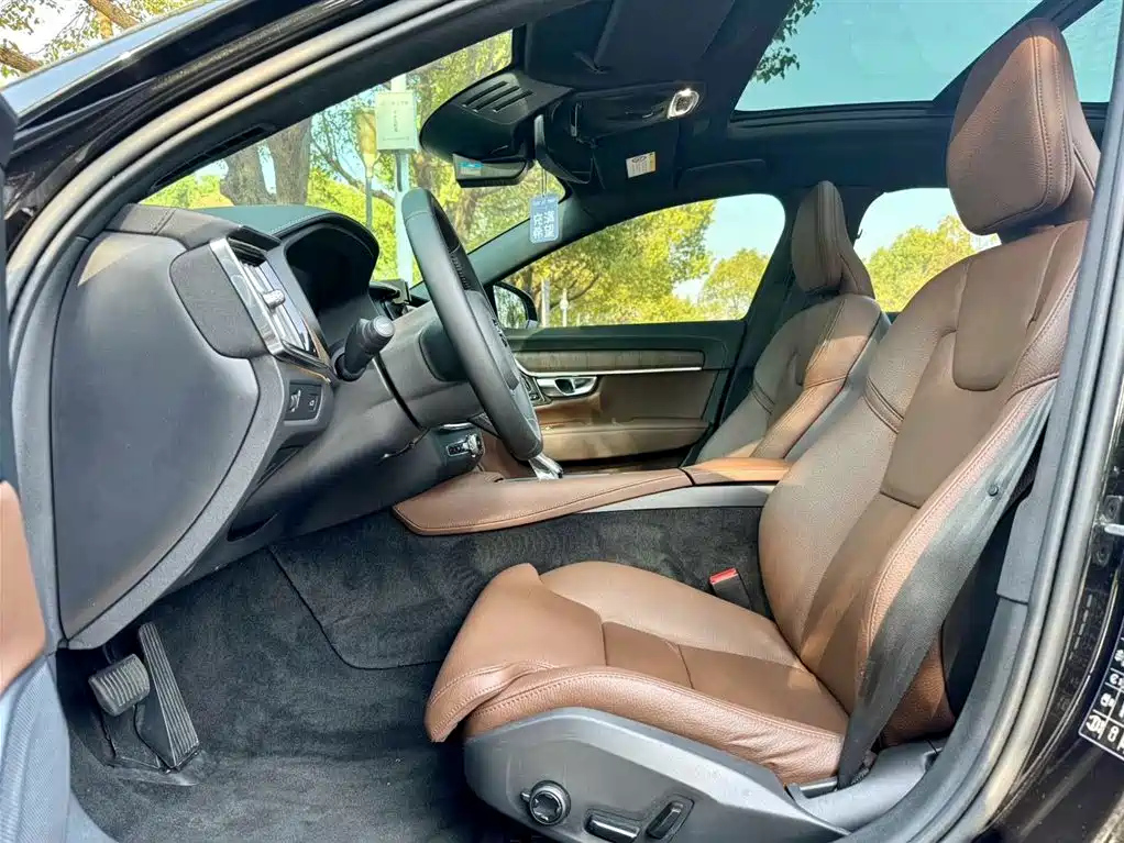 VOLVO S90 2021