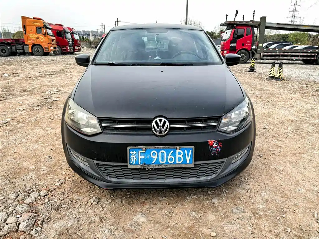 VOLKSWAGEN POLO 2013