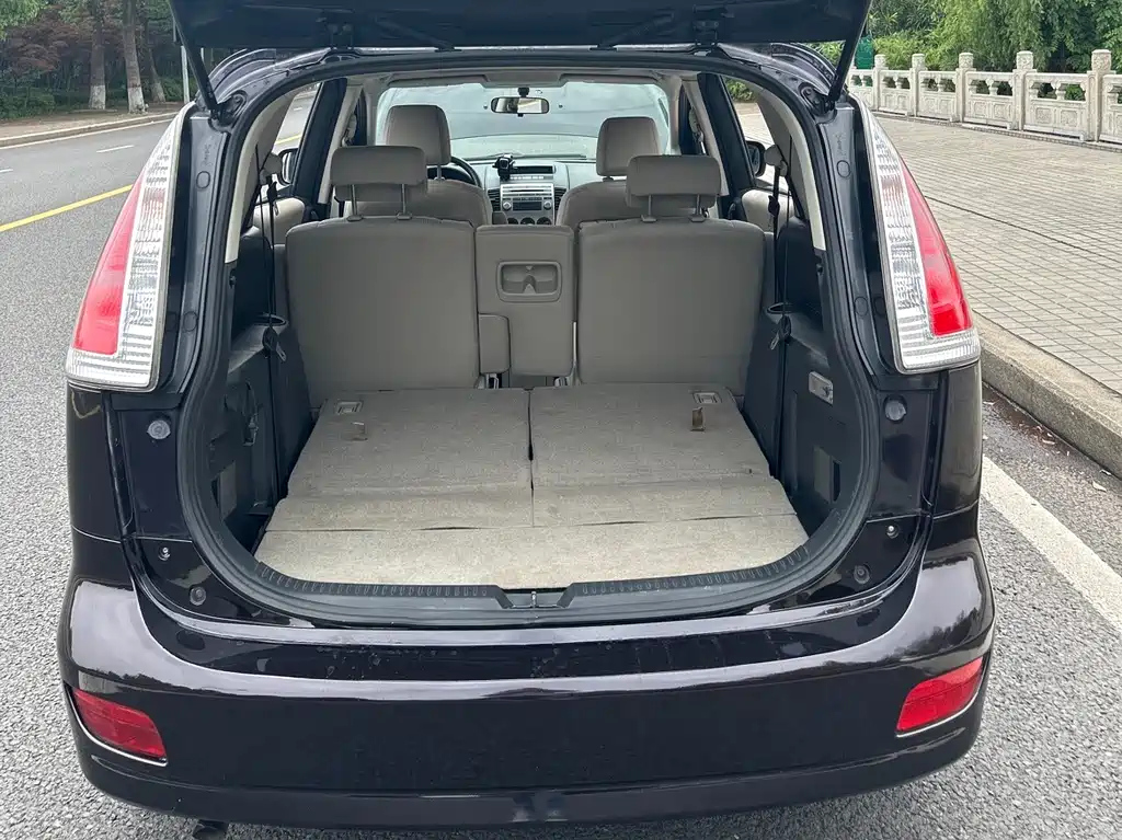MAZDA 5 2011