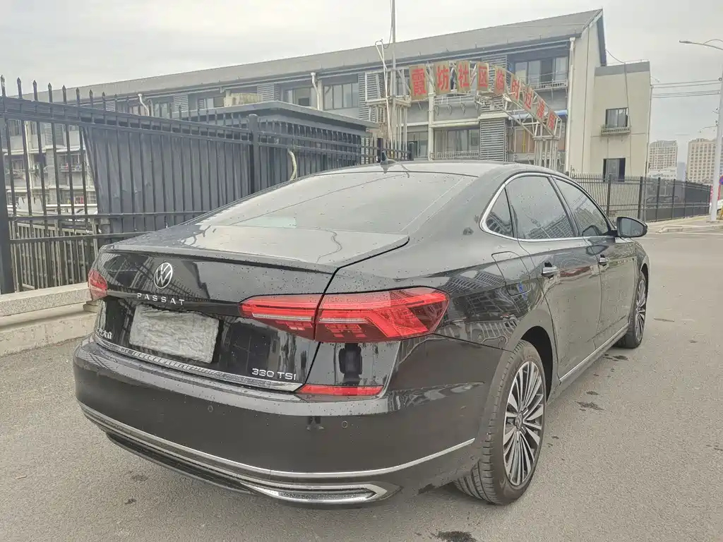 VOLKSWAGEN PASSAT 2021