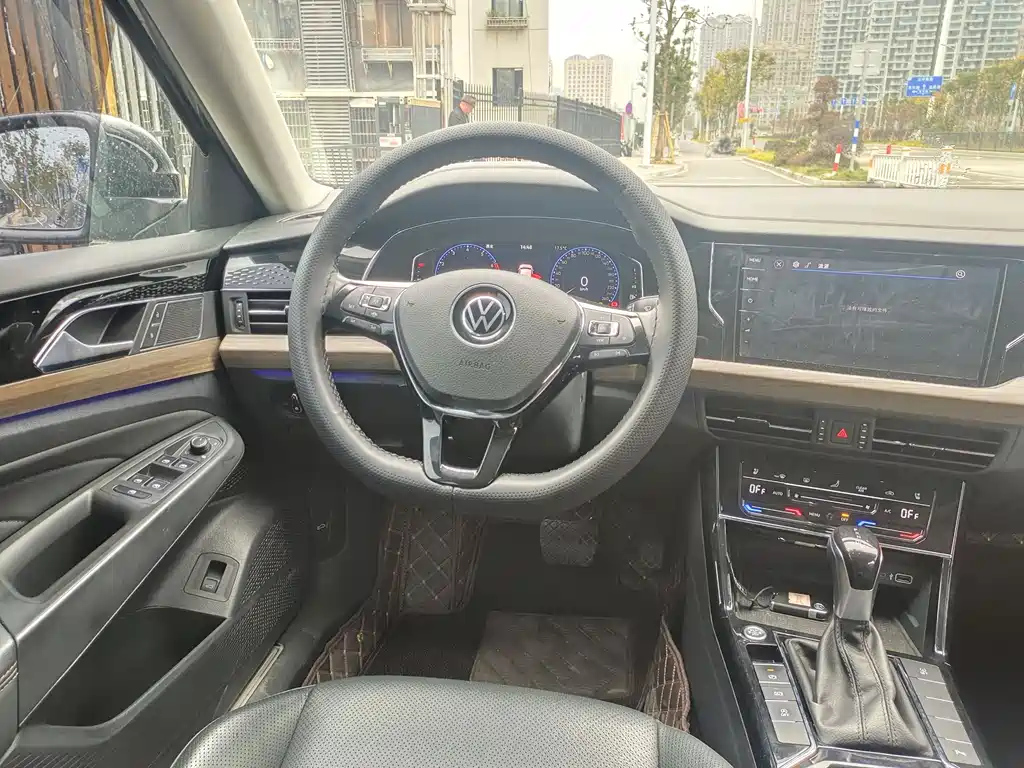 VOLKSWAGEN PASSAT 2021