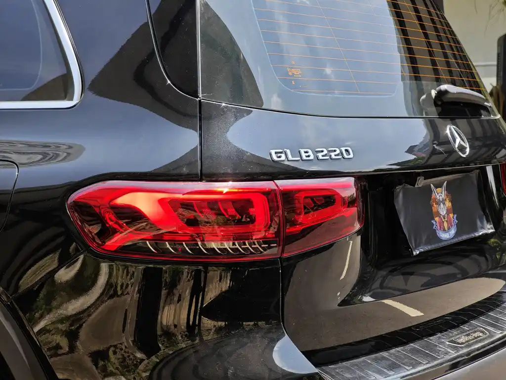 MERCEDES BENZ GLB 2023