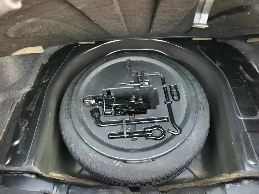 GEELY AUTO EMGRAND 2015