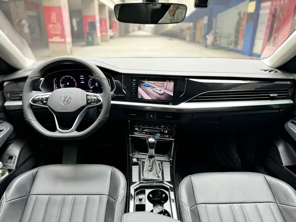 VOLKSWAGEN PASSAT 2023