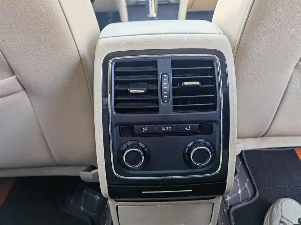 VOLKSWAGEN PASSAT 2014