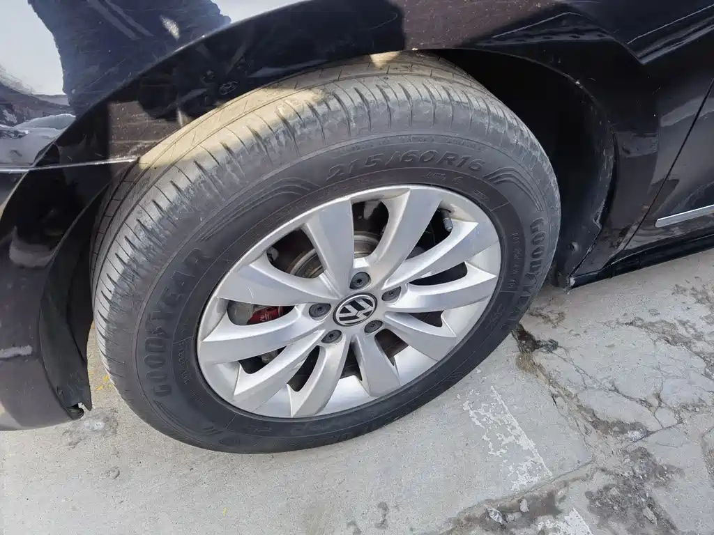 VOLKSWAGEN PASSAT 2014