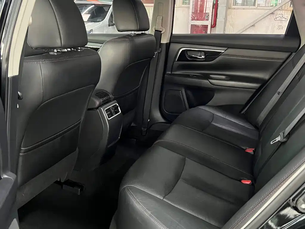 NISSAN TEANA 2018