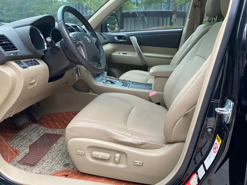 TOYOTA HIGHLANDER 2011