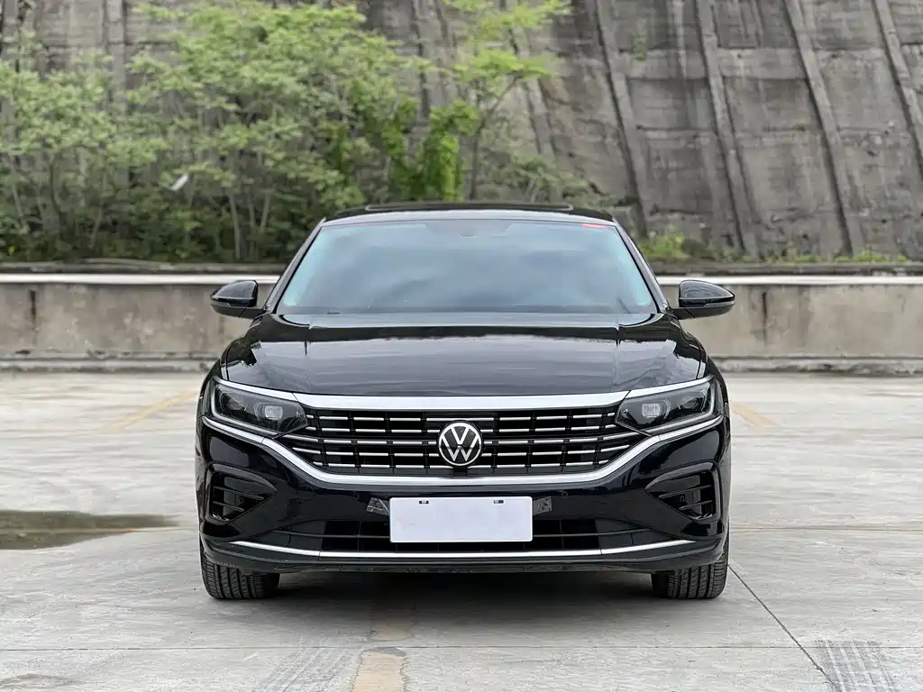 VOLKSWAGEN PASSAT 2022