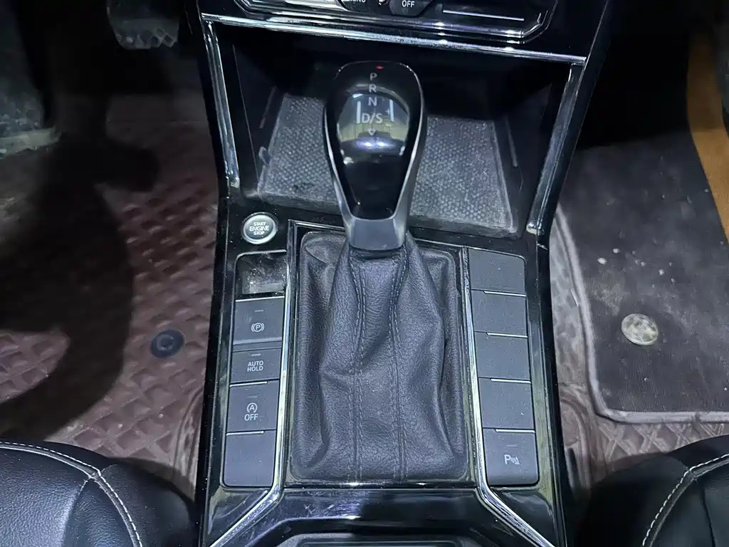 VOLKSWAGEN PASSAT 2022