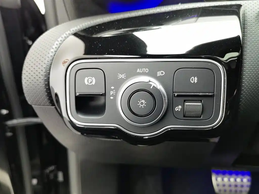 MERCEDES BENZ CLA 2022