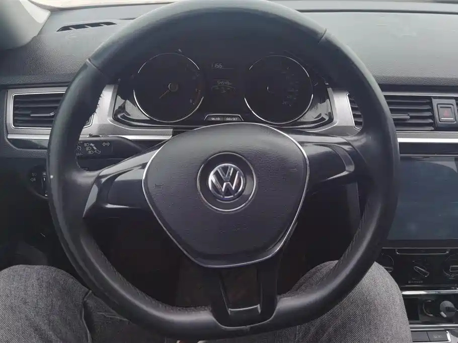 VOLKSWAGEN BORA 2017