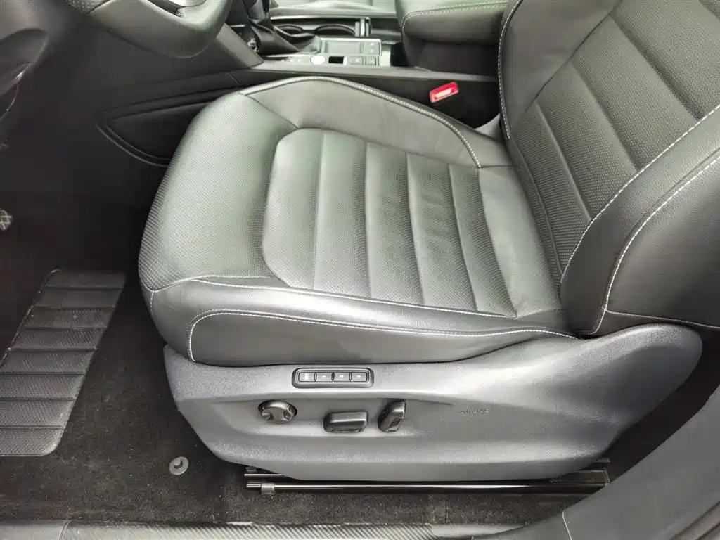 VOLKSWAGEN TOURAN 2020