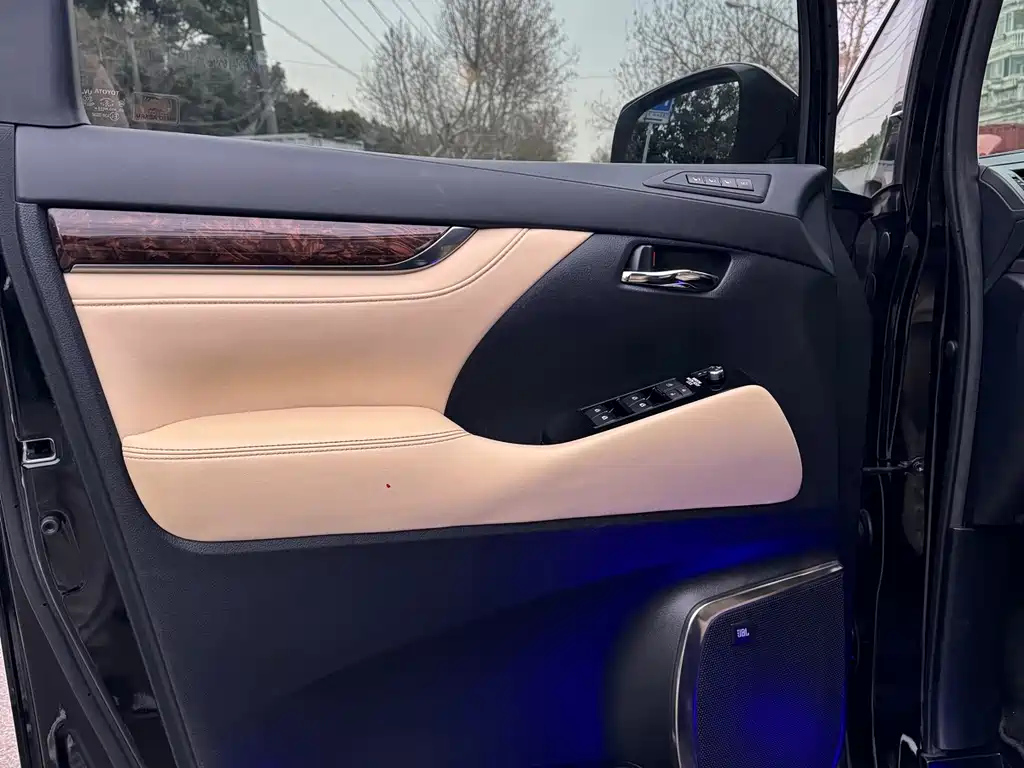 TOYOTA ALPHARD 2018