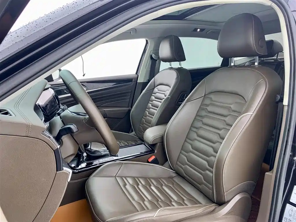 VOLKSWAGEN PASSAT 2021