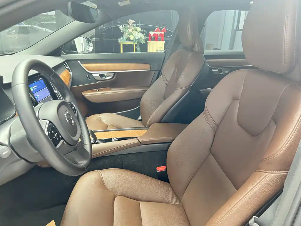 VOLVO S90 2023