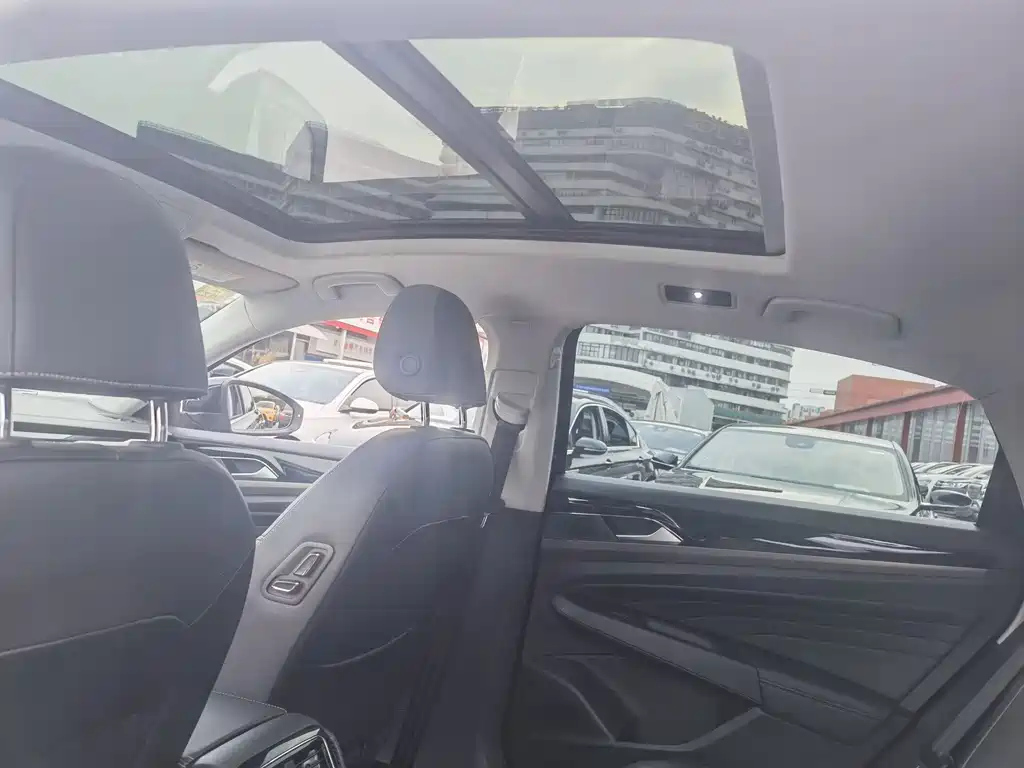 VOLKSWAGEN PASSAT 2021