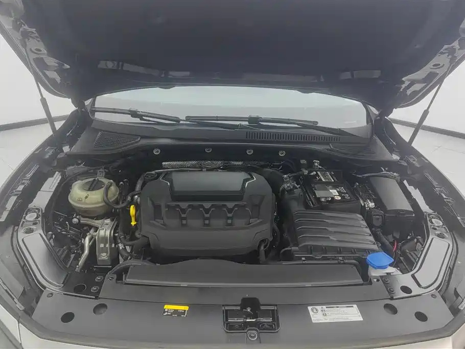 VOLKSWAGEN PASSAT 2023