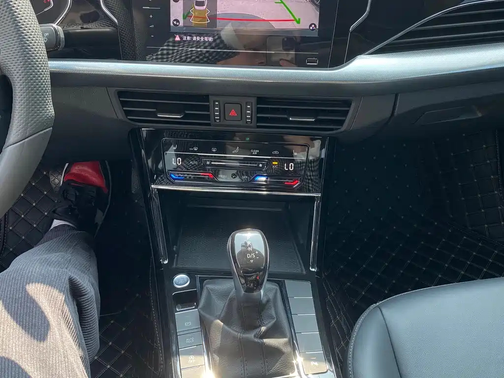 VOLKSWAGEN PASSAT 2023