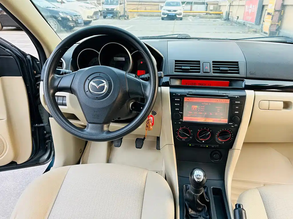 MAZDA 3 2012