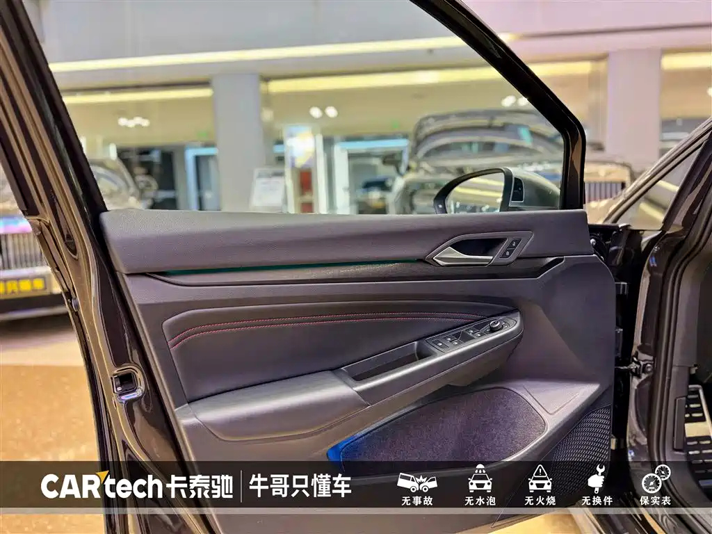 VOLKSWAGEN GOLF 2023