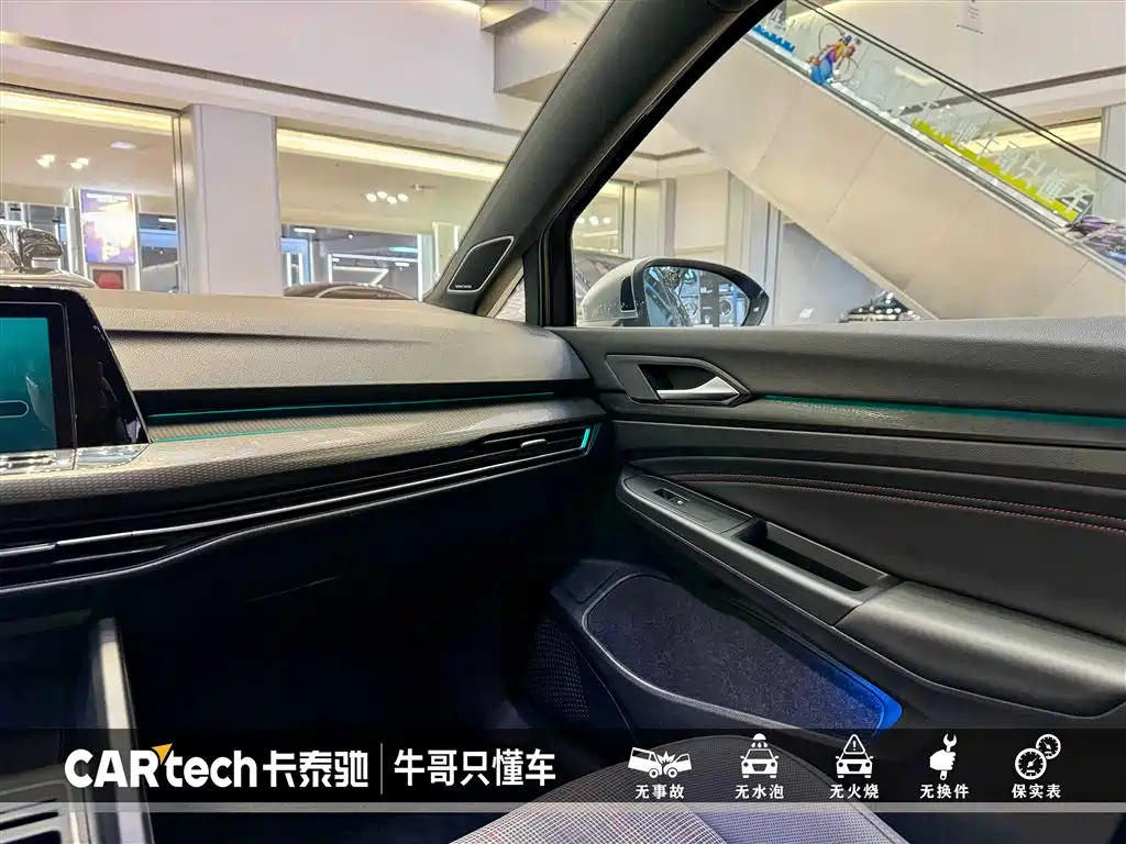 VOLKSWAGEN GOLF 2023